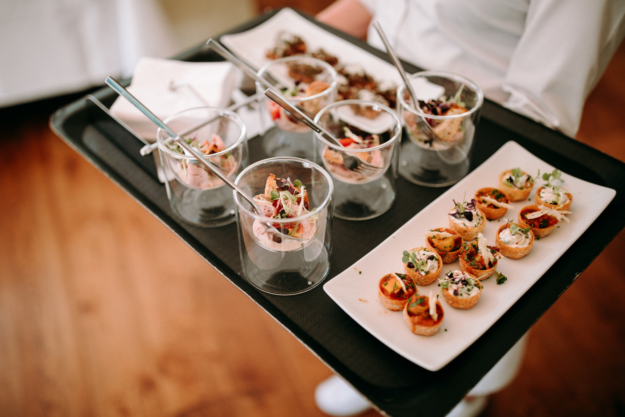 Villa im Tal bei Wiesbaden: Romantische Hochzeitslocation im Grünen mit Garten, Terrasse & Fine Dining. Ideal für freie Trauungen & Feiern.