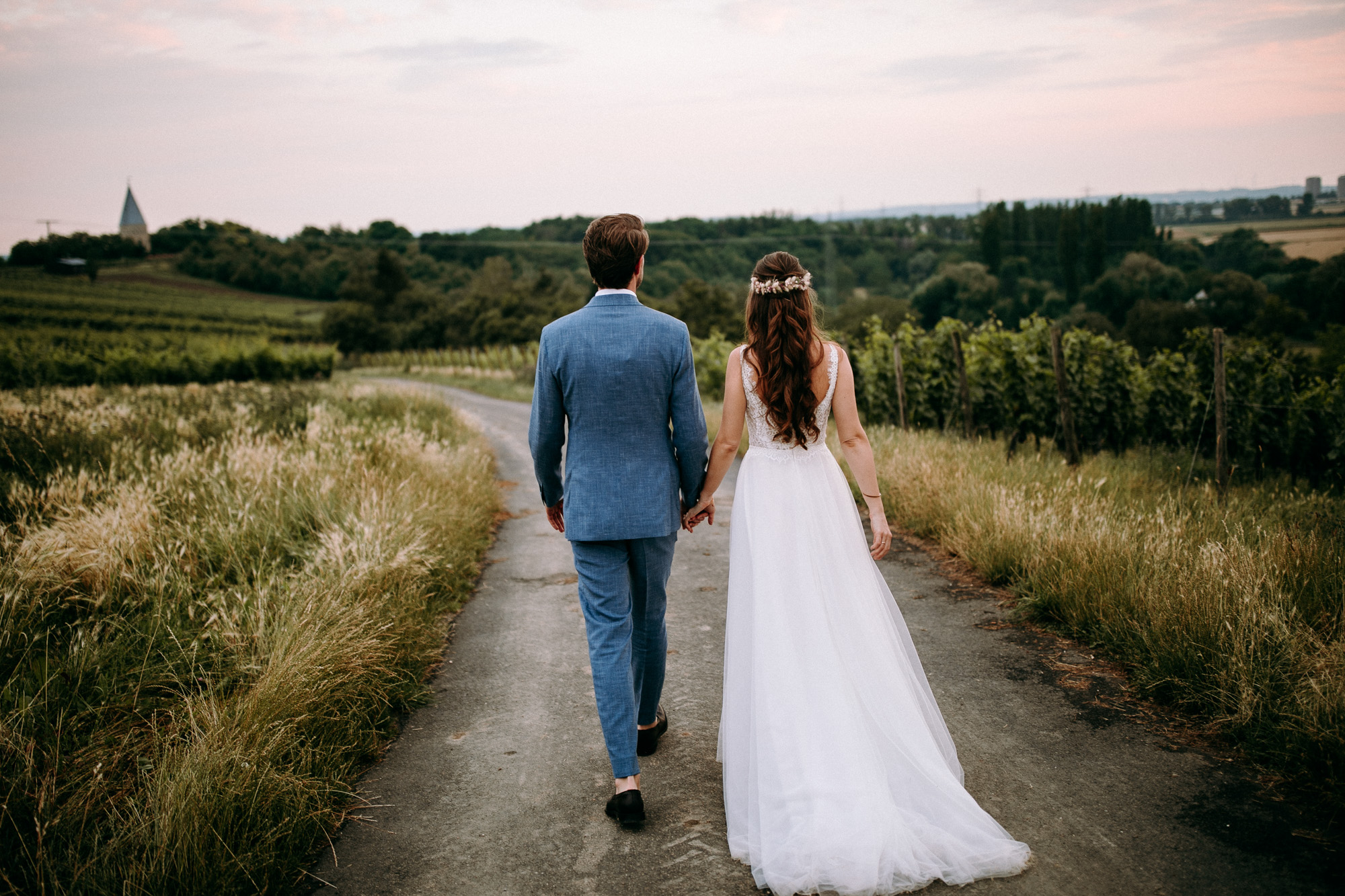Naturnah, entspannt und voller Charme: Das Weingut Weidenmühle ist eine romantische Hochzeitslocation im Rhein-Main-Gebiet mit viel Freiraum.
