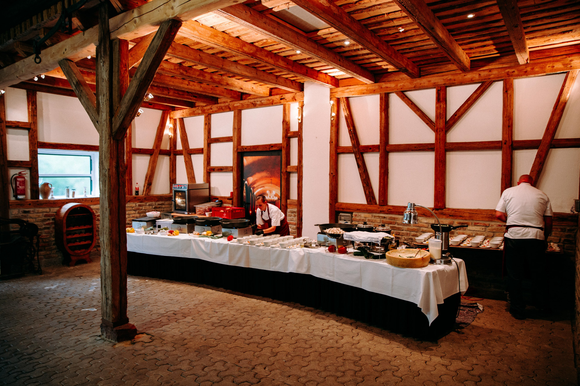 Naturnah, entspannt und voller Charme: Das Weingut Weidenmühle ist eine romantische Hochzeitslocation im Rhein-Main-Gebiet mit viel Freiraum.