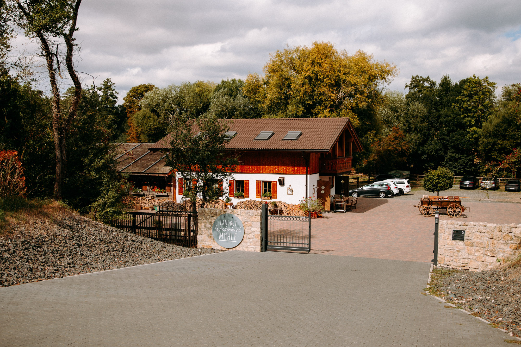 Wickerbachalm bei Frankfurt, Mainz & Wiesbaden: Exklusive Hochzeitslocation im Grünen mit Almflair, freier Trauung, Genuss & viel Platz.