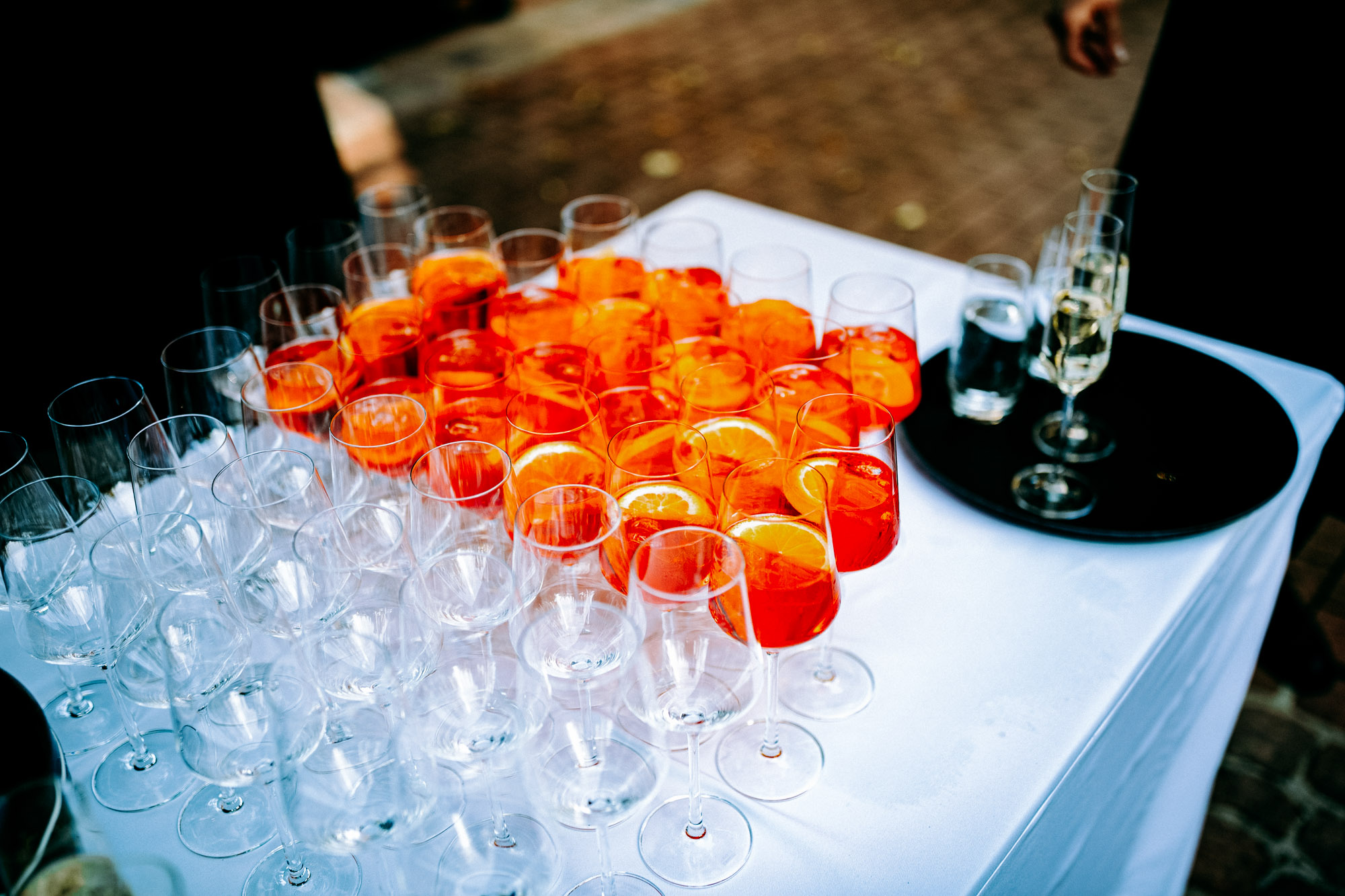 Das Gut Hünersdorff bei Wörth am Main ist eine exklusive Hochzeitslocation mit historischem Vierseithof, Park & Scheunen – ohne Sperrstunde.