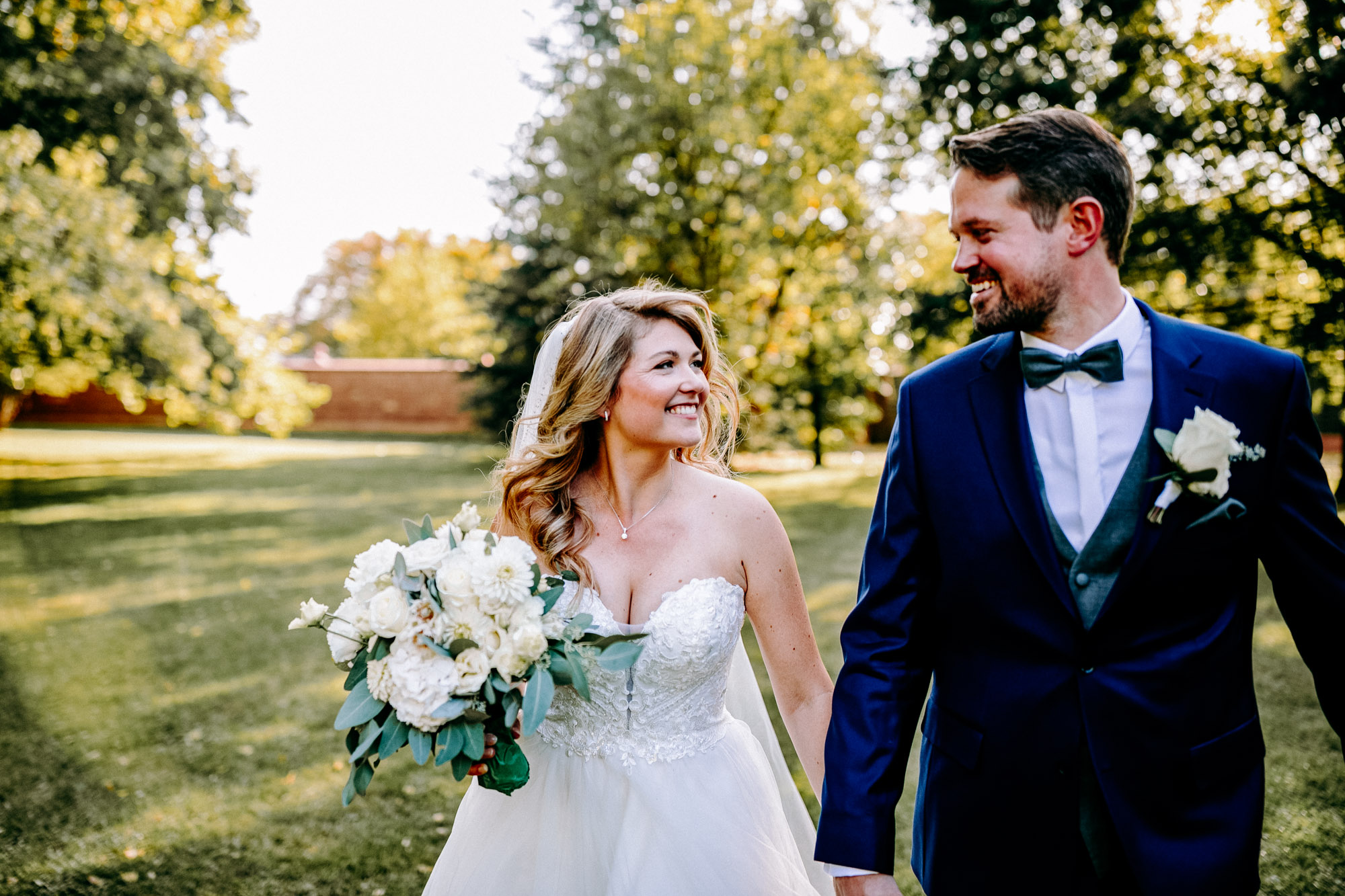 Das Gut Hünersdorff bei Wörth am Main ist eine exklusive Hochzeitslocation mit historischem Vierseithof, Park & Scheunen – ohne Sperrstunde.