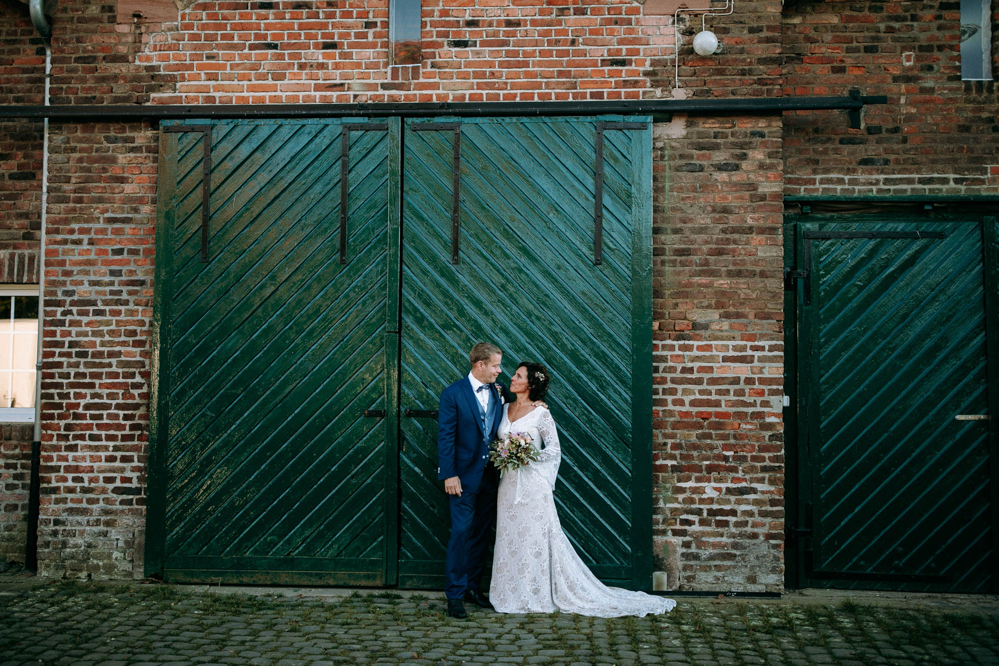 Der Kinzigheimer Hof bei Hanau ist eine naturnahe Hochzeitslocation mit historischer Tenne, Innenhof & großem Garten – individuell & entspannt.