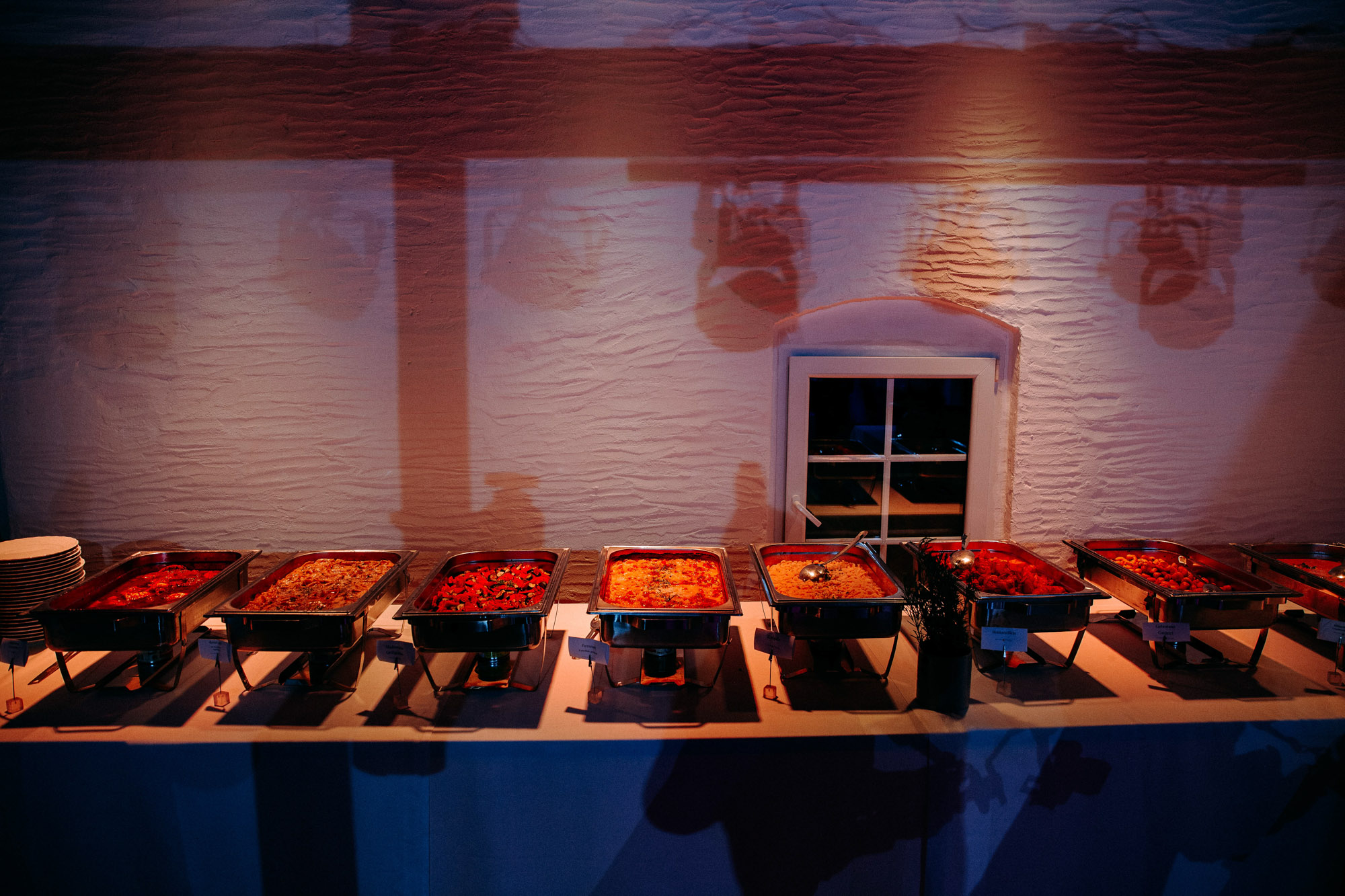 Der Kinzigheimer Hof bei Hanau ist eine naturnahe Hochzeitslocation mit historischer Tenne, Innenhof & großem Garten – individuell & entspannt.