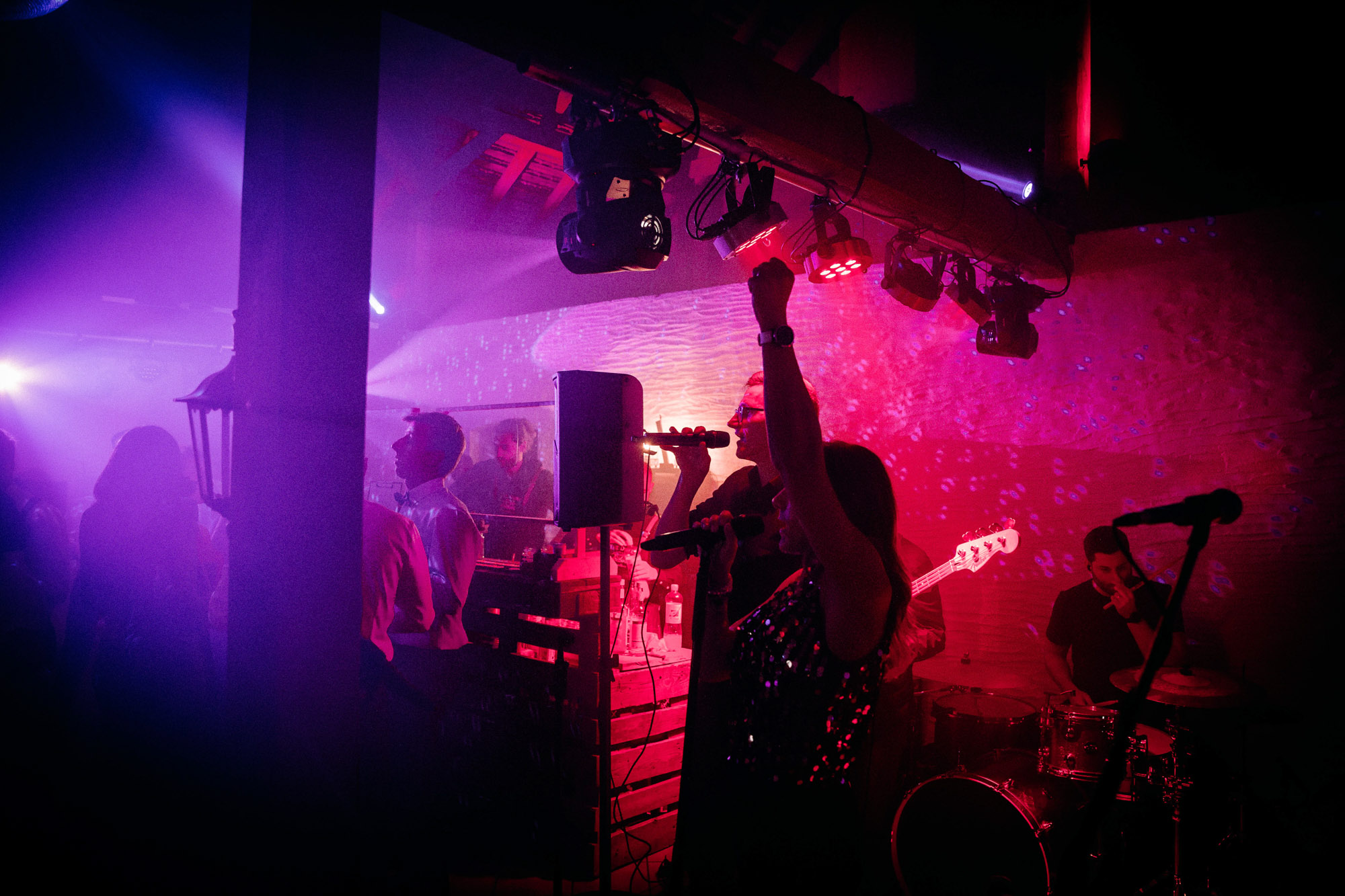 Der Kinzigheimer Hof bei Hanau ist eine naturnahe Hochzeitslocation mit historischer Tenne, Innenhof & großem Garten – individuell & entspannt.