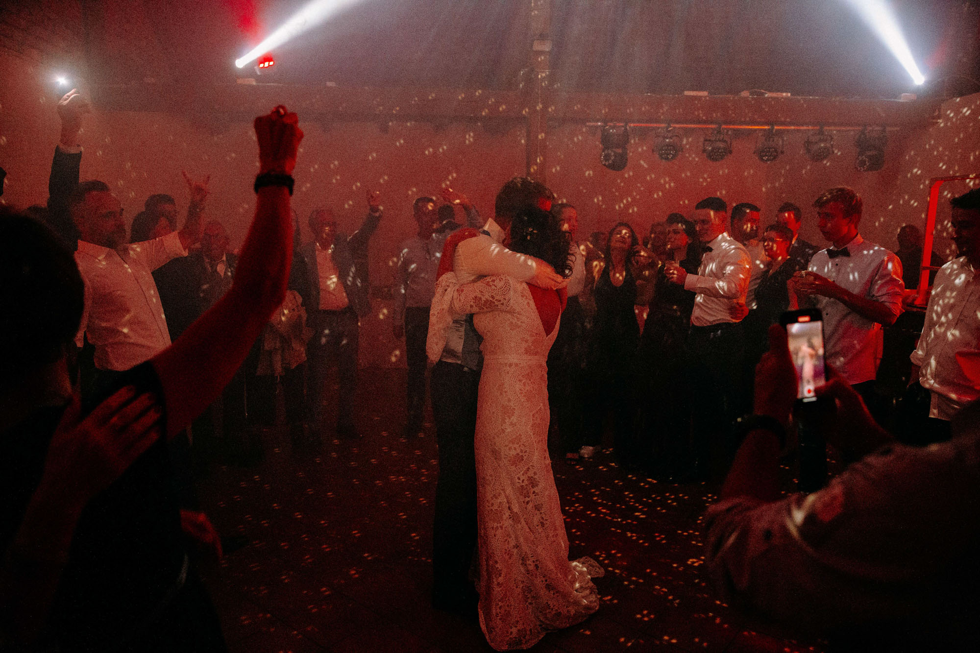 Der Kinzigheimer Hof bei Hanau ist eine naturnahe Hochzeitslocation mit historischer Tenne, Innenhof & großem Garten – individuell & entspannt.