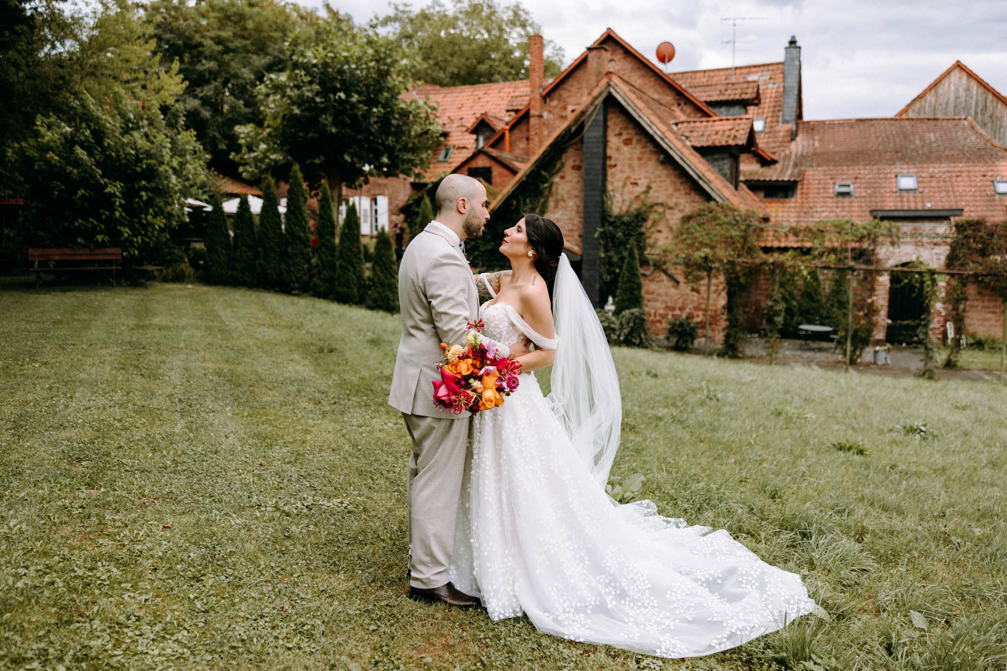 Die Obermühle Langenselbold ist eine historische Hochzeitslocation im Rhein-Main-Gebiet mit Garten, Scheune & persönlicher Begleitung.