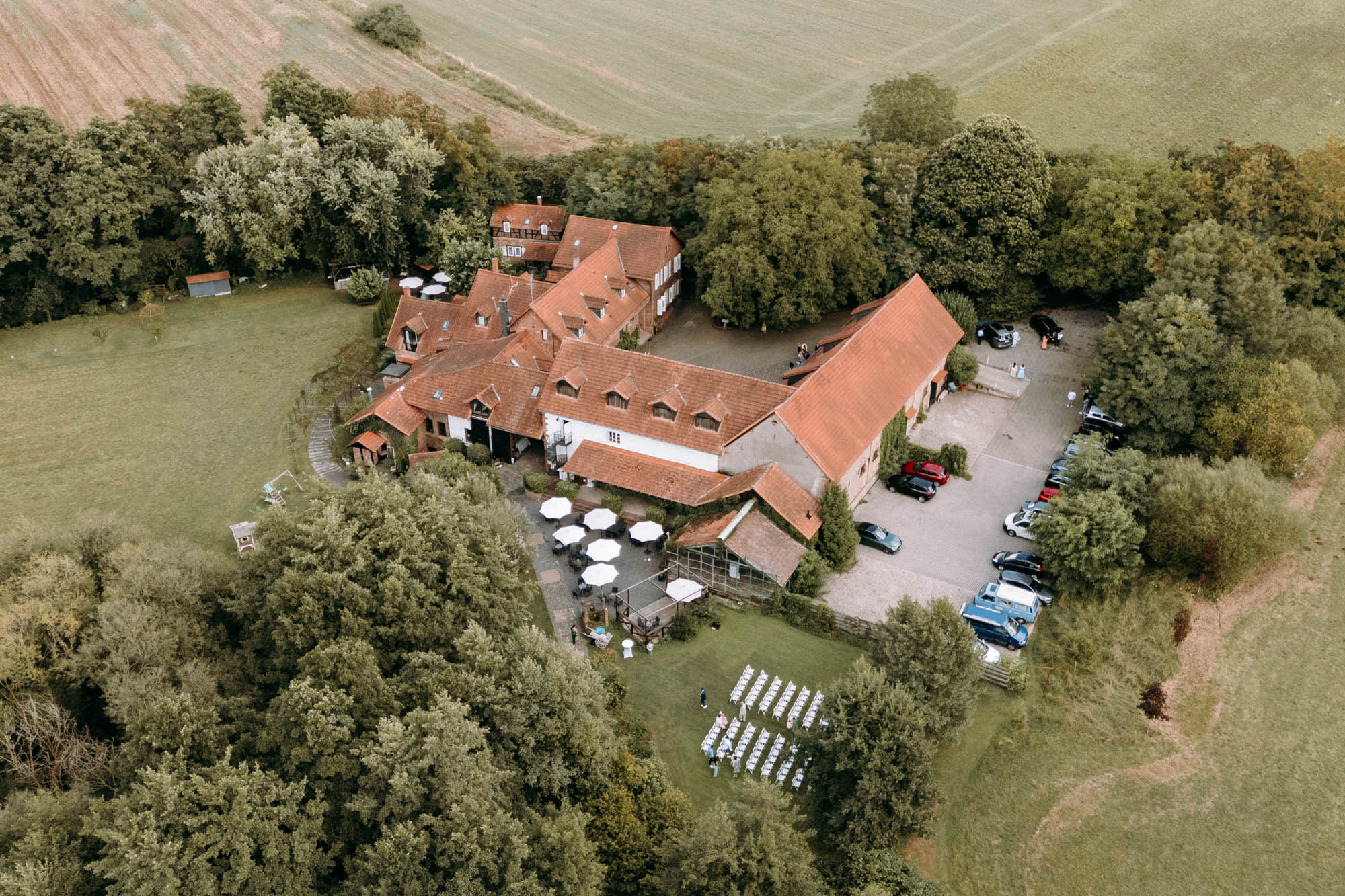 Die Obermühle Langenselbold ist eine historische Hochzeitslocation im Rhein-Main-Gebiet mit Garten, Scheune & persönlicher Begleitung.