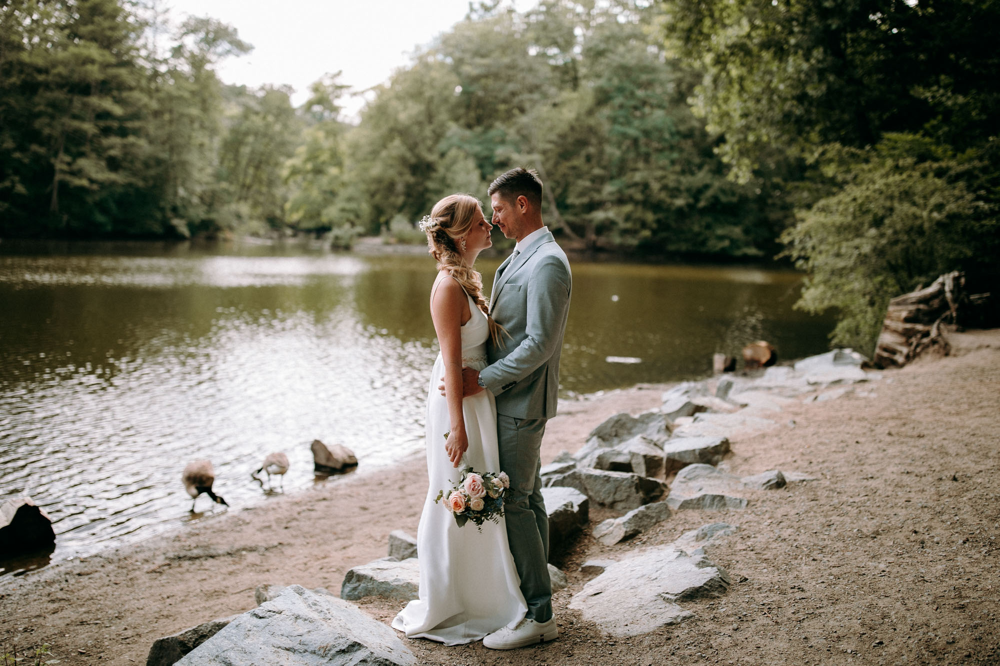Naturnah, herzlich und voller Atmosphäre: Die Oberschweinstiege ist eine der schönsten Hochzeitslocations im Frankfurter Stadtwald.