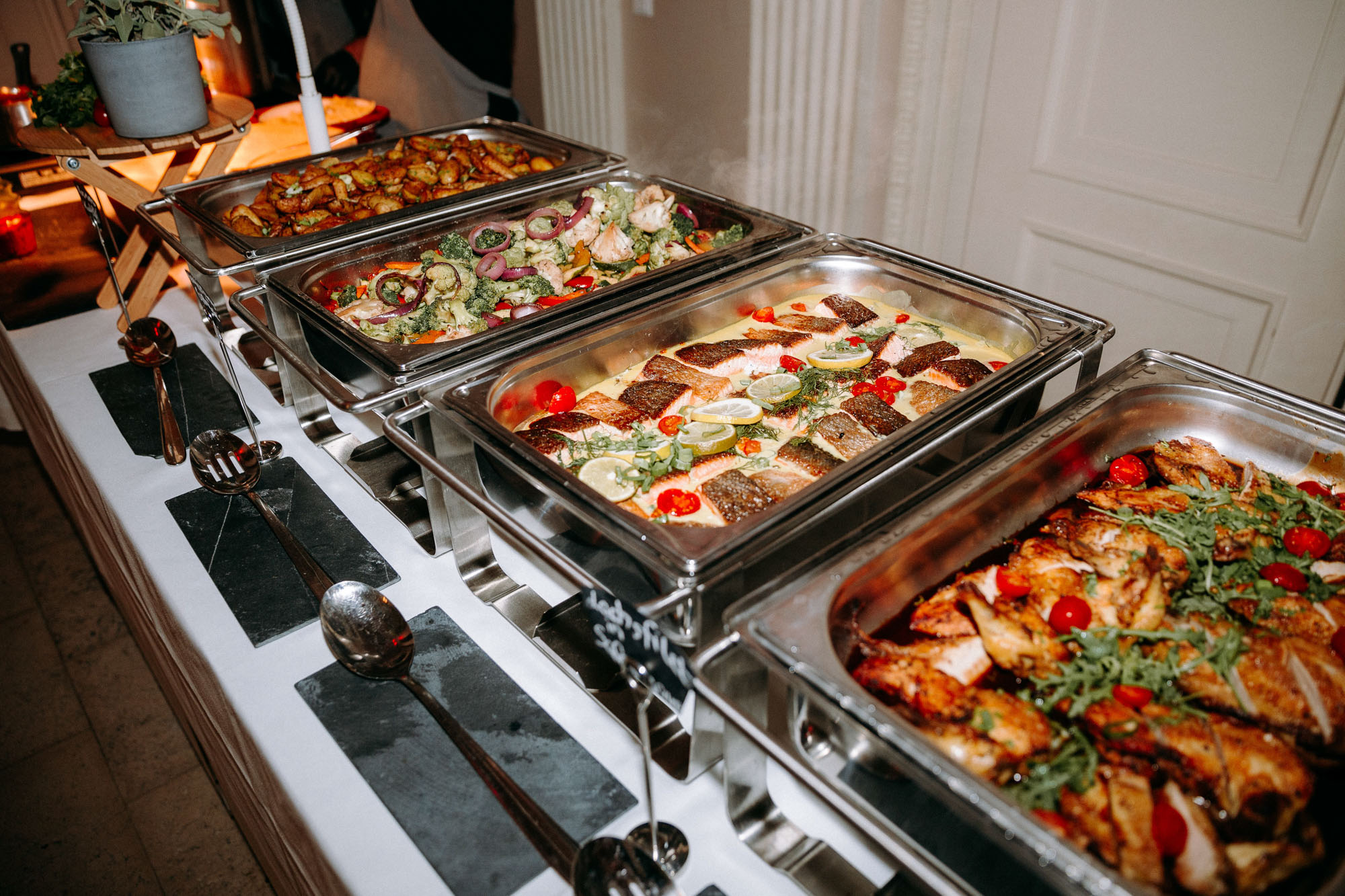 Schloss Philippsruhe in Hanau ist eine elegante Hochzeitslocation nahe Frankfurt – mit Weißem Saal, Gewölbekeller, Schlossterrasse & -garten.