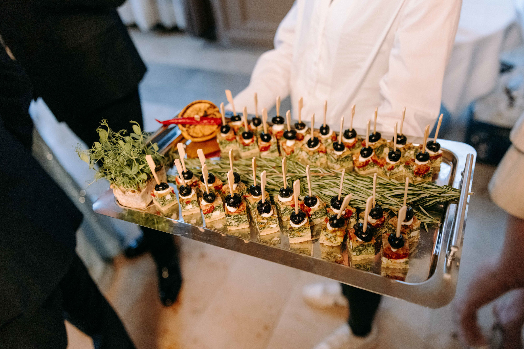 Schloss Philippsruhe in Hanau ist eine elegante Hochzeitslocation nahe Frankfurt – mit Weißem Saal, Gewölbekeller, Schlossterrasse & -garten.