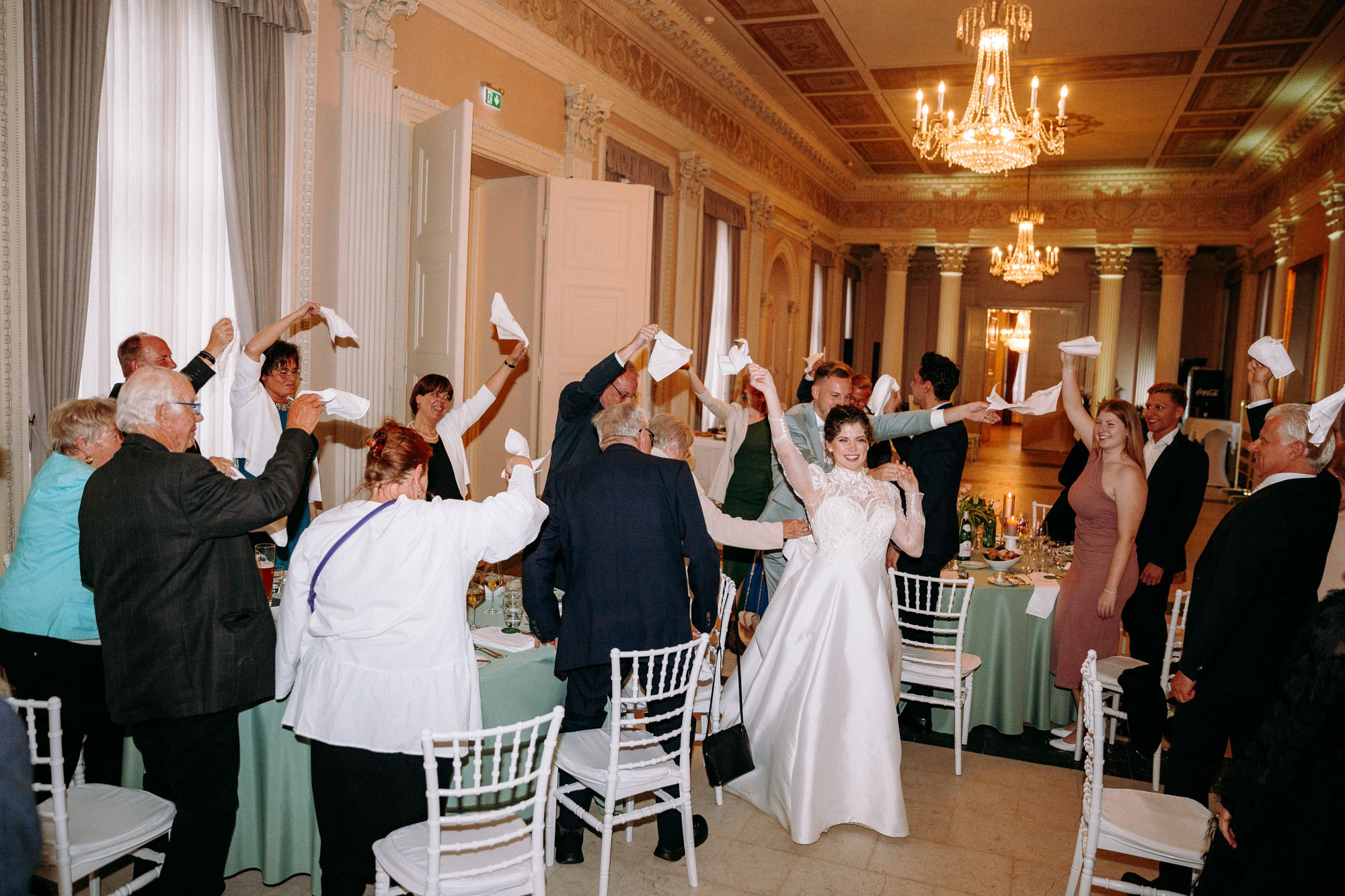 Schloss Philippsruhe in Hanau ist eine elegante Hochzeitslocation nahe Frankfurt – mit Weißem Saal, Gewölbekeller, Schlossterrasse & -garten.