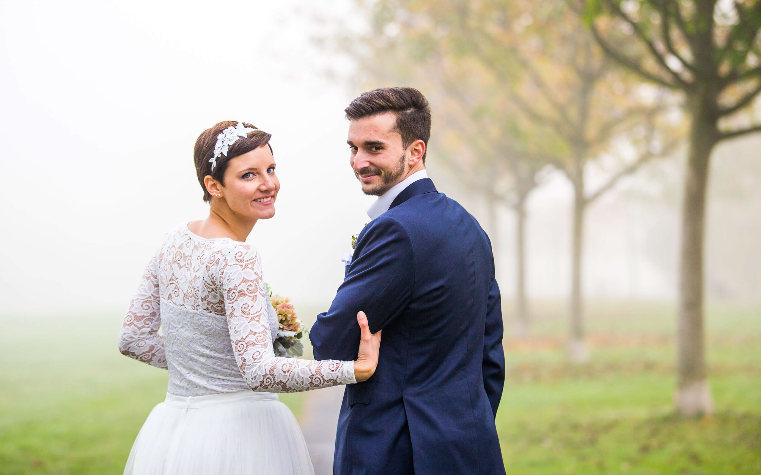 Nach der standesamtlichen Trauung im Bolongaropalst in Frankfurt-Höchst machen wir Hochzeitsfotos im Schlossareal vom Bolongaropalast.