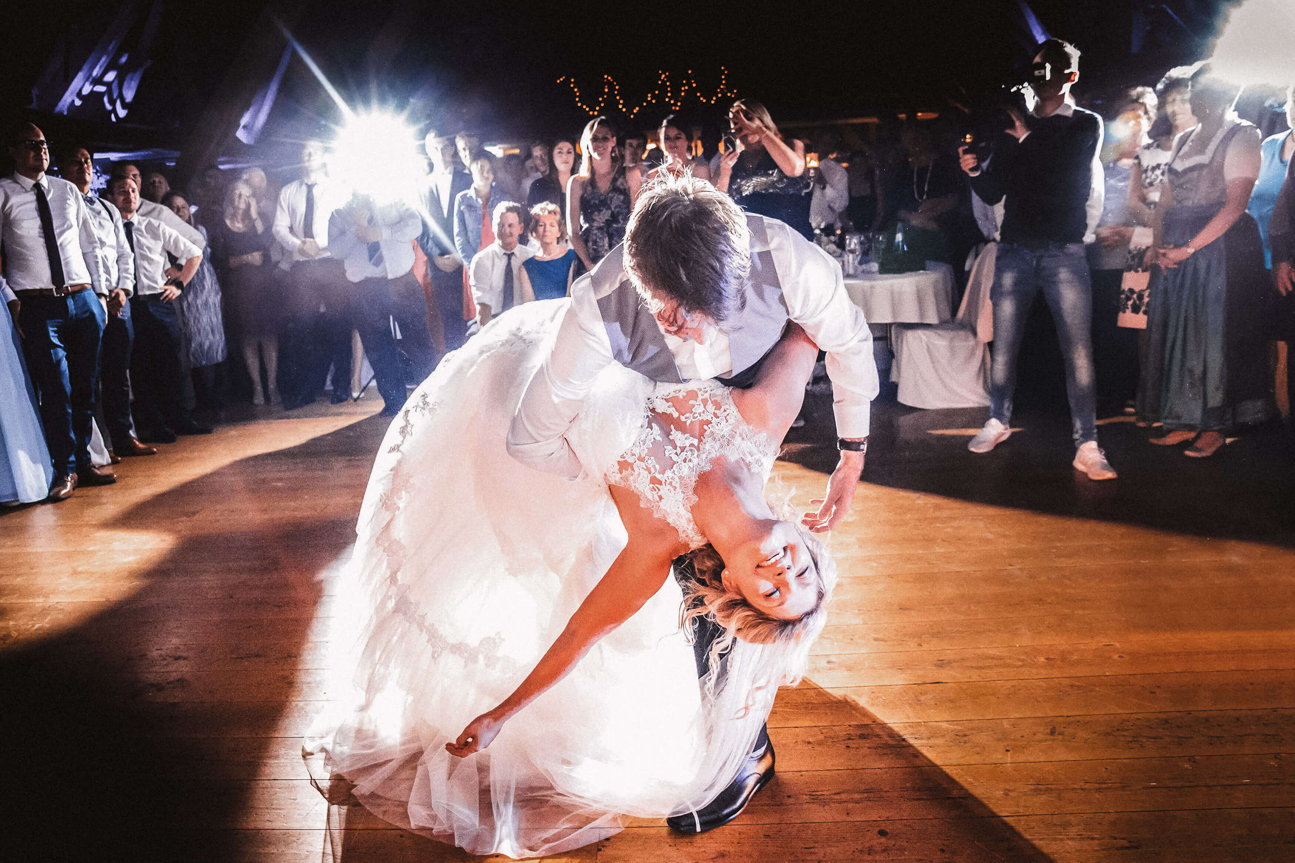 Hochzeitstanz auf der Hochzeit nach der standesamtlichen Trauung im Bolongaropalast Frankfurt.
