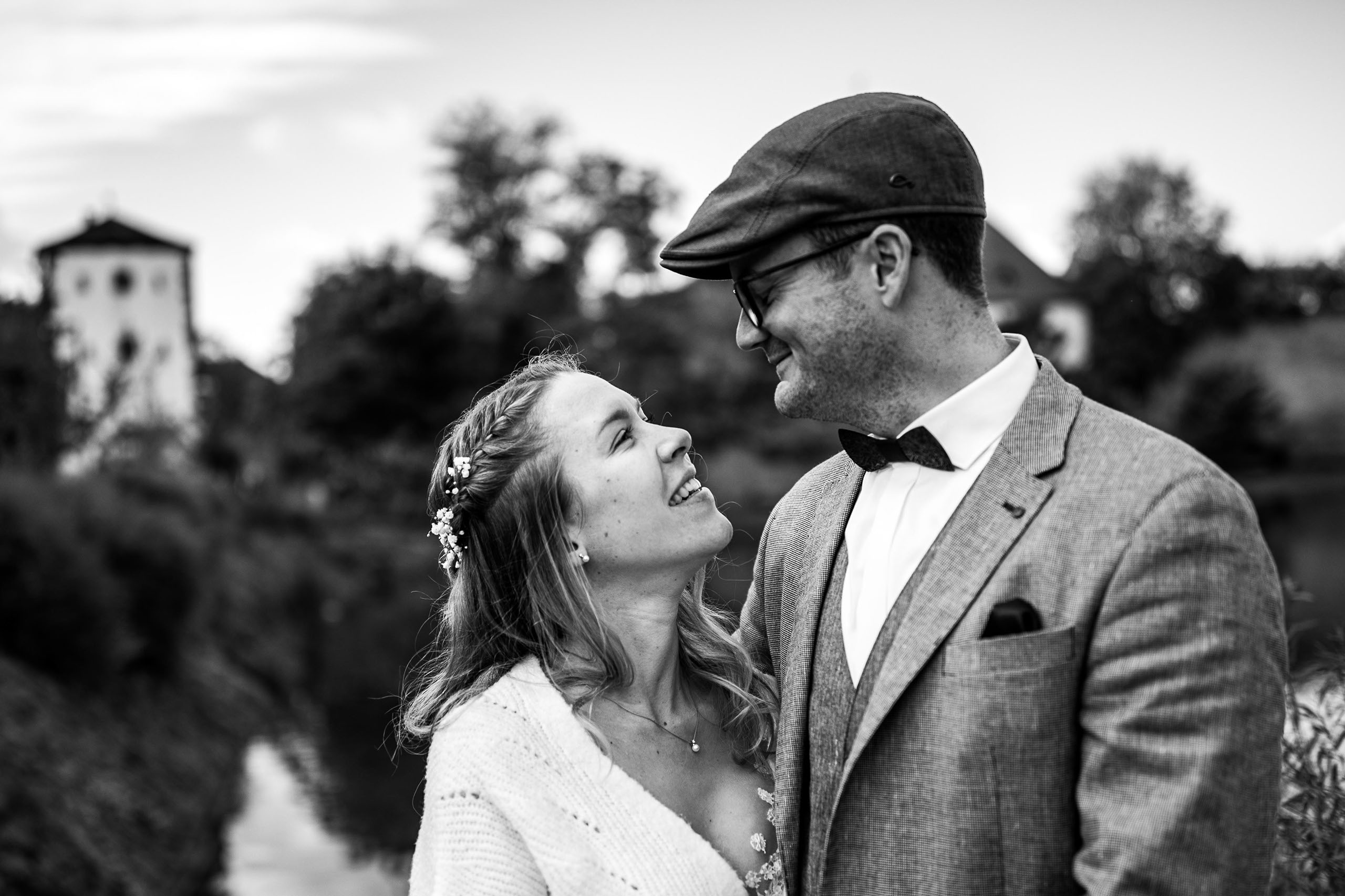 Hochzeitsfotos in der Burg Hayn in Dreieich Als Hochzeitsfotograf im Standesamt Dreieich mache ich ungestellte und natürliche Hochzeitsfotos in der Burg Hayn in Dreieich.