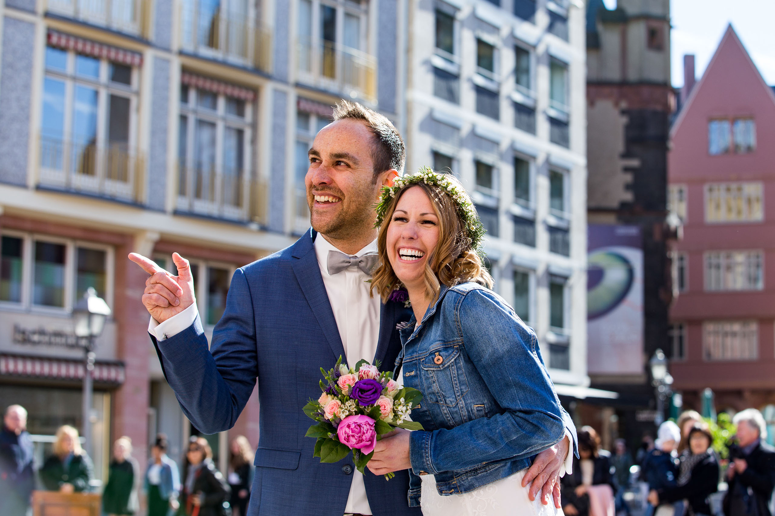 Das Brautpaar sieht sich zum ersten Mal vor der standesamtlichen Trauung im Frankfurter Römer.