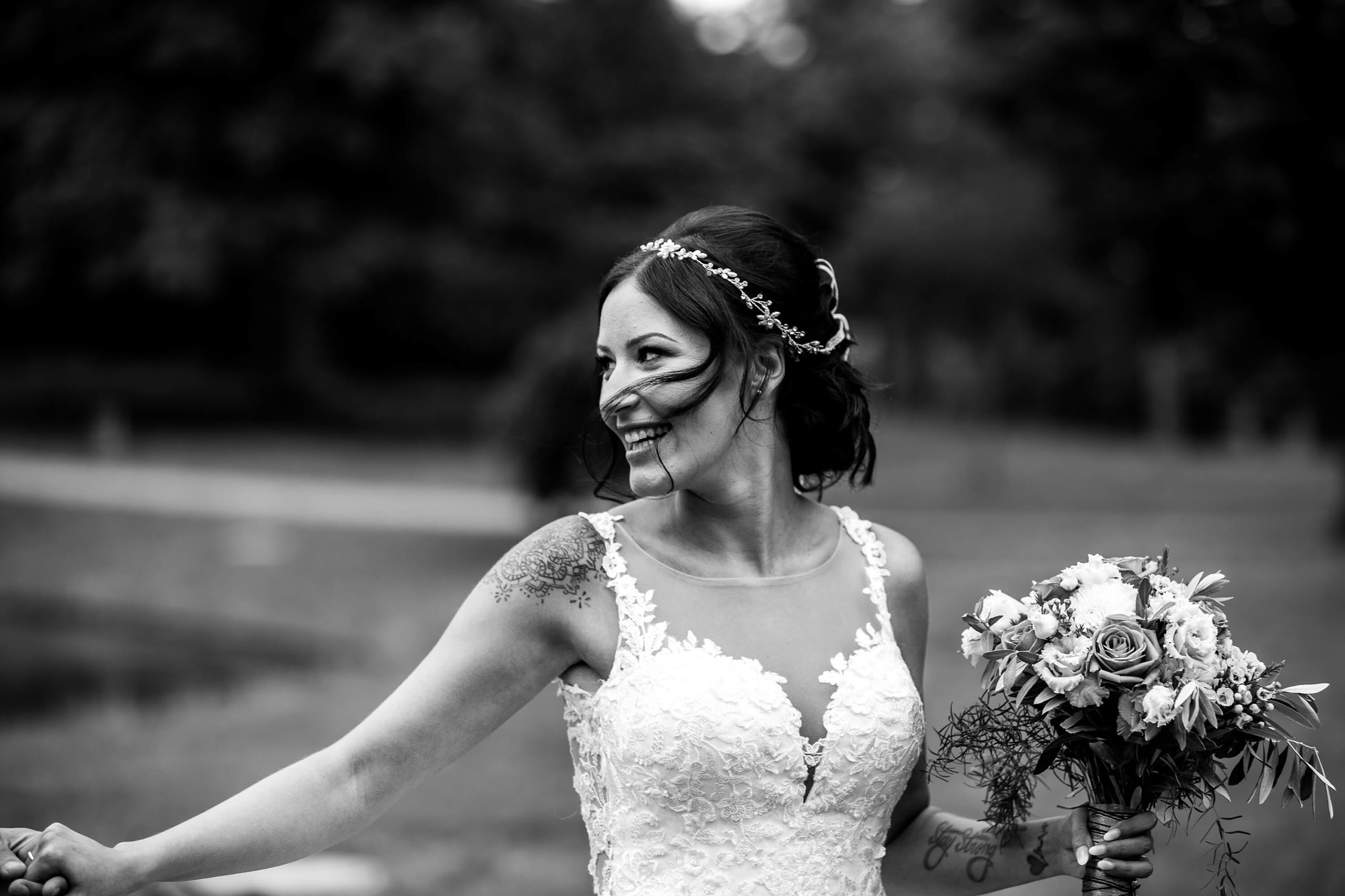 Als Hochzeitsfotograf beim Standesamt Schloss Philippsruhe in Hanau erstelle ich natürliche und emotionale Hochzeitsfotos in Hanau.