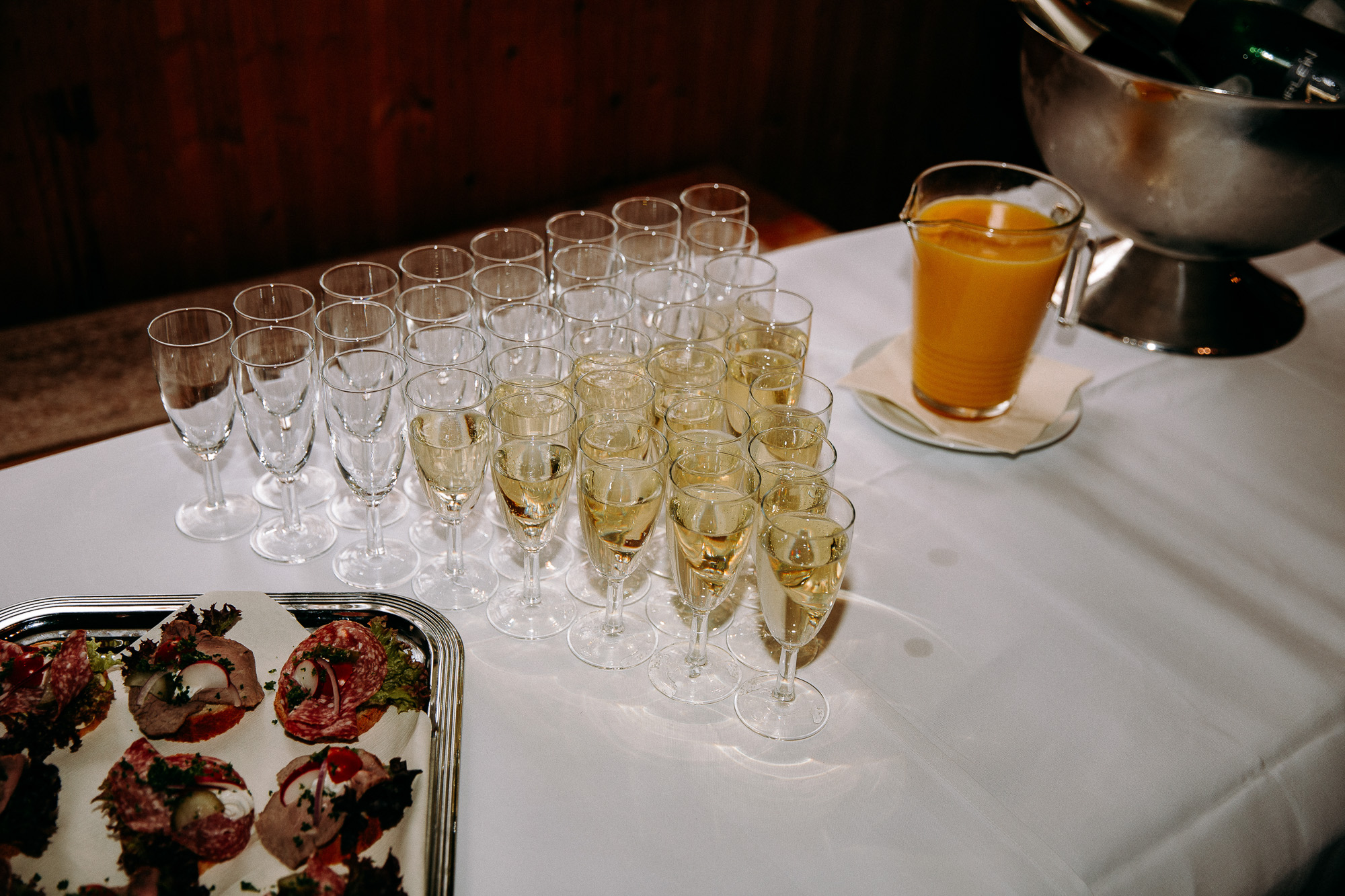 Die Bibliothek im Schlosshotel Kronberg ist eine wunderschöne Location für eure standesamtliche Trauung.