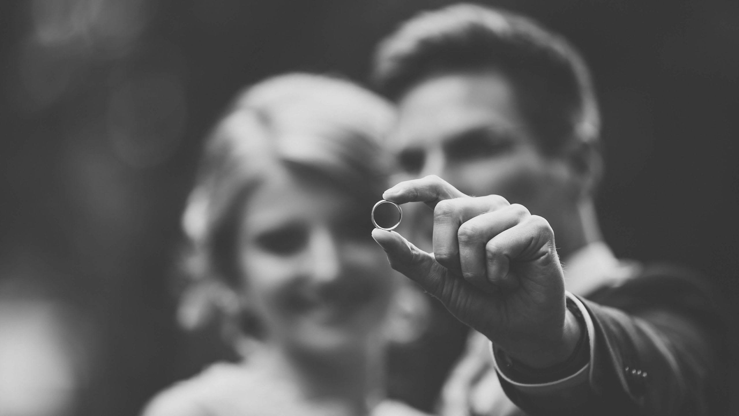 Fotos von den Eheringen am Hochzeitstag.