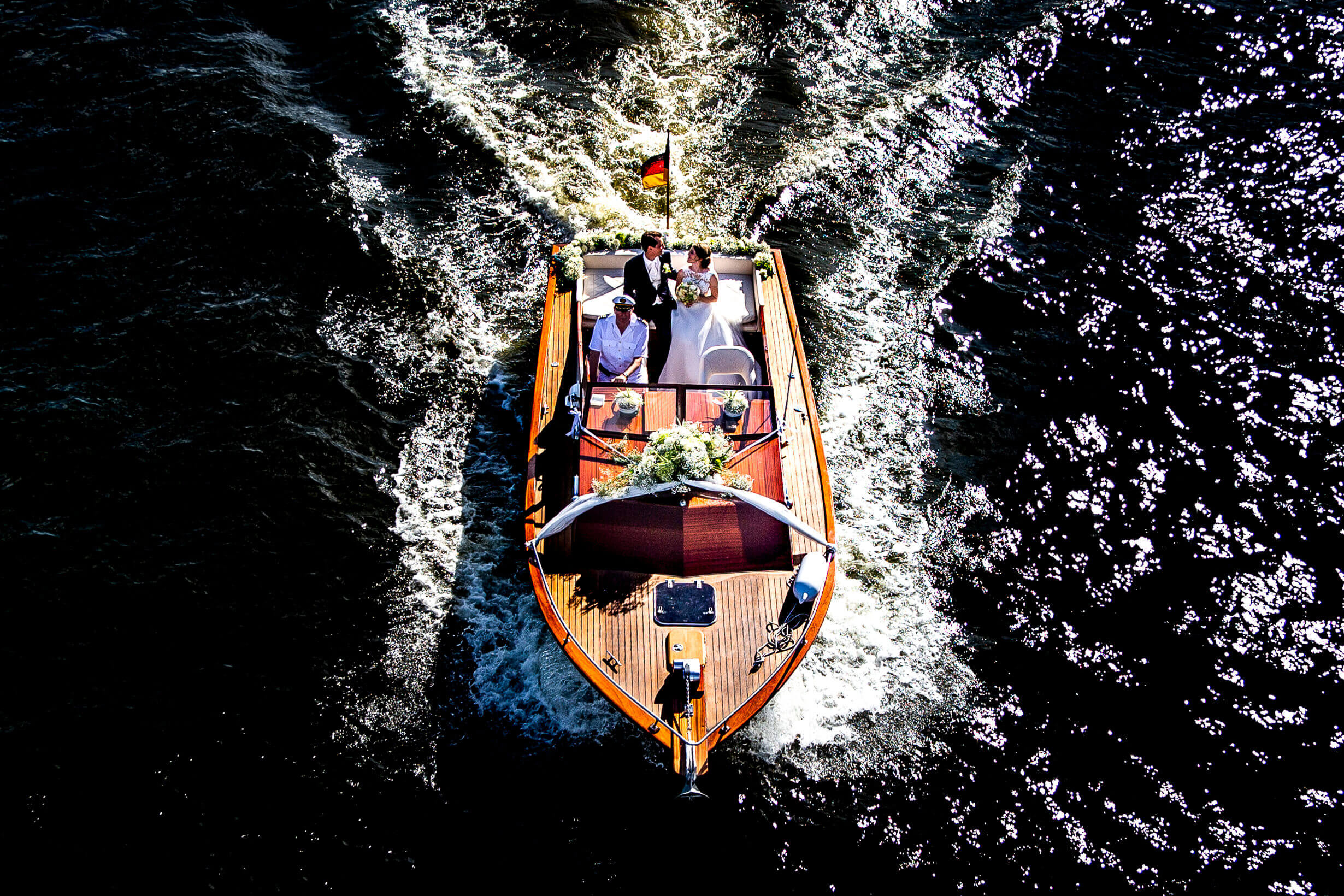 Ein Boot für eine Hochzeit in Offenbach zu mieten ist eine wunderschöne Idee.
