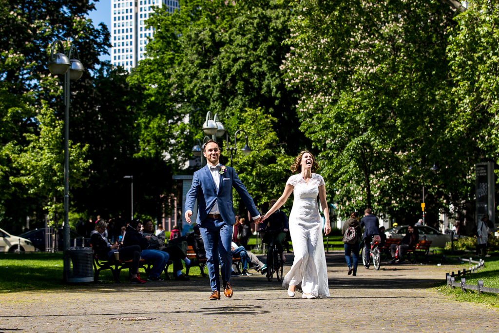 Brautpaarshooting nach der standesamtlichen Trauung im Frankfurter Römer.