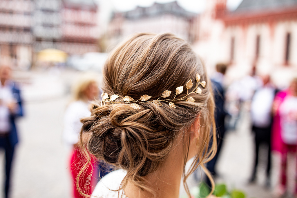 Die Brautfrisure wurde von Isabelle von GetyourLook gemacht.