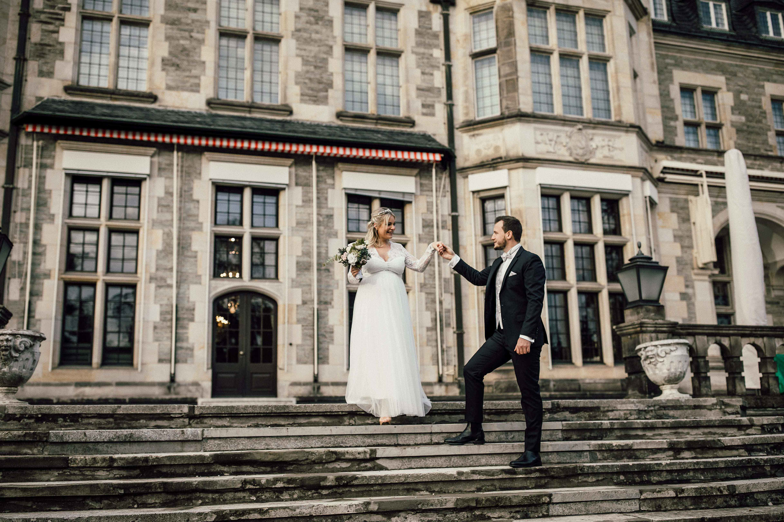 Hochzeitsfotos im Schlosshotel Kronberg im Taunus Als Hochzeitsfotograf im Schlosshotel Kronberg fotografiere ich standesamtliche Trauungen und Hochzeiten an dieser schönen Location.