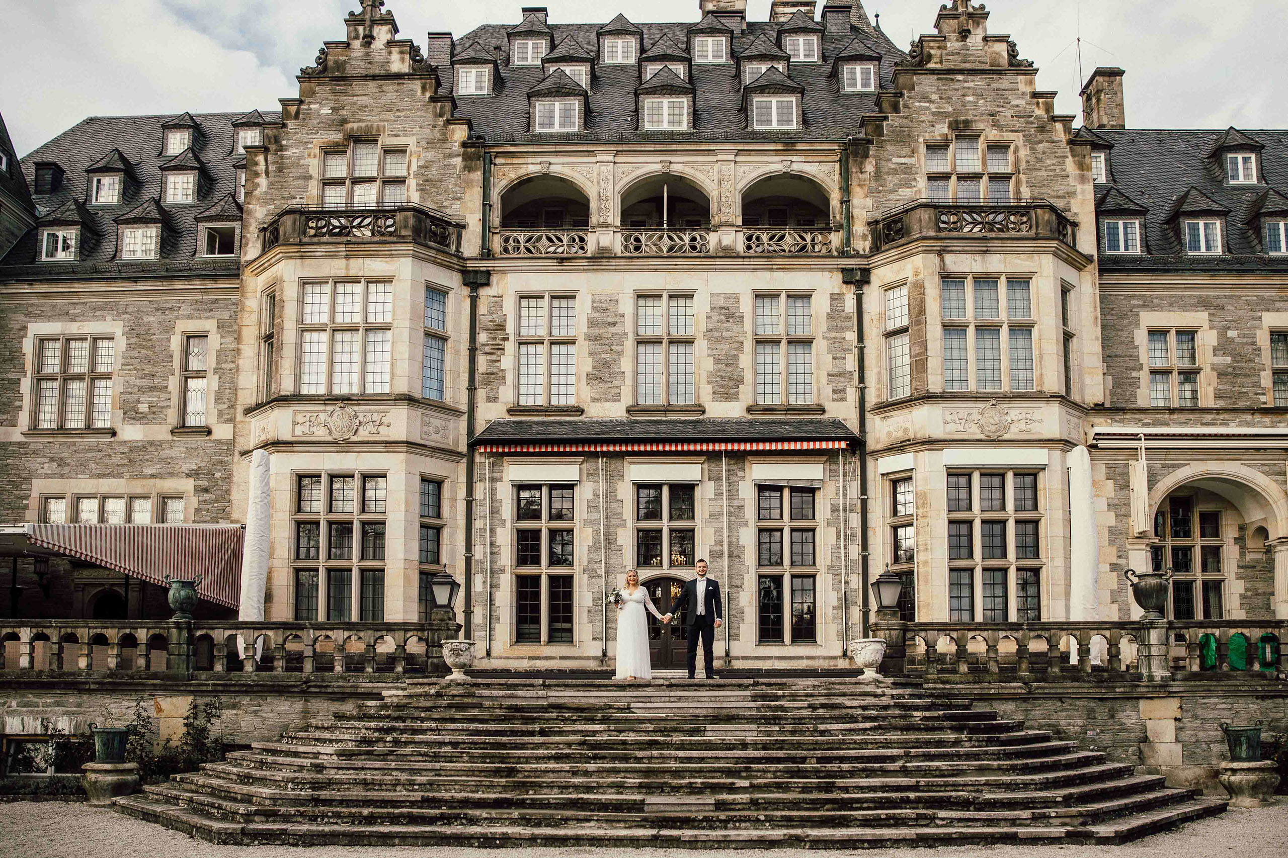 Hochzeitslocation Schlosshotel Kronberg im Taunus Hochzeitsfotos im Schlosshotel Kronberg im Taunus. Das Schlosshotel Kronberg ist eine wunderschöne Location zum Heiraten.
