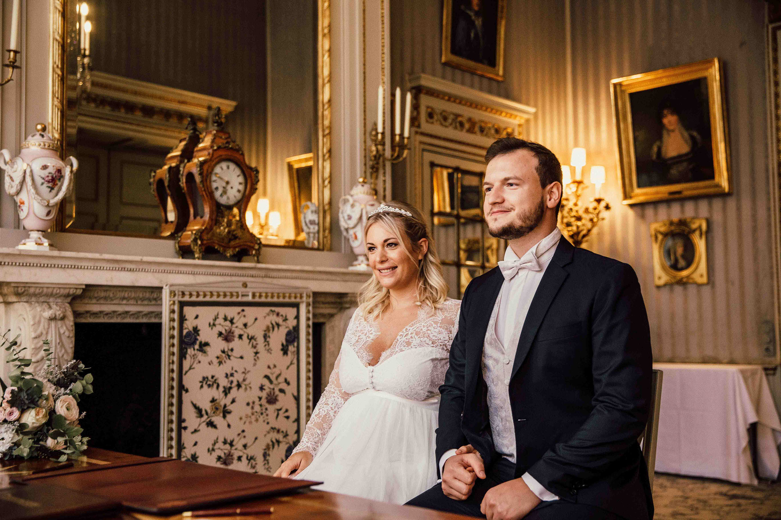 Blauer Salon im Standesamt Kronberg vom Schlosshotel Kronberg Das Brautpaar bei der standesamtlichen Trauung im Schlosshotel Kronberg. Der Blaue Salon ist ein wunderschöner Ort zum Heiraten.