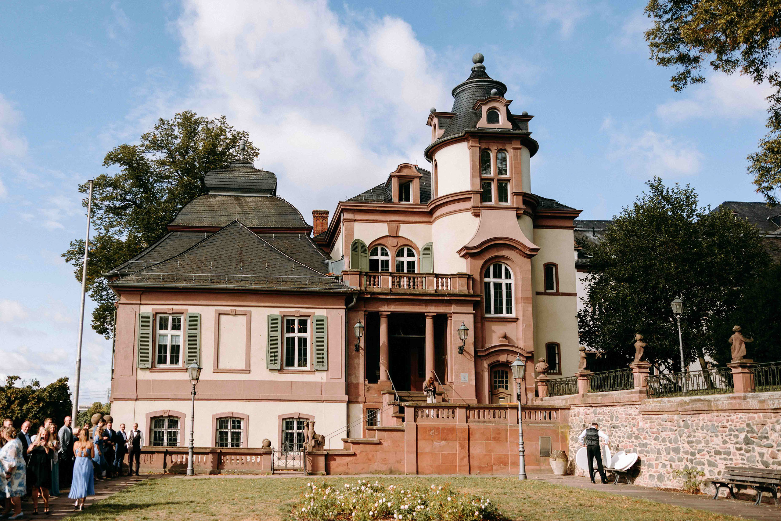 Standesamtliche Trauung im Standesamt Frankfurt-Höchst Bolongaropalast