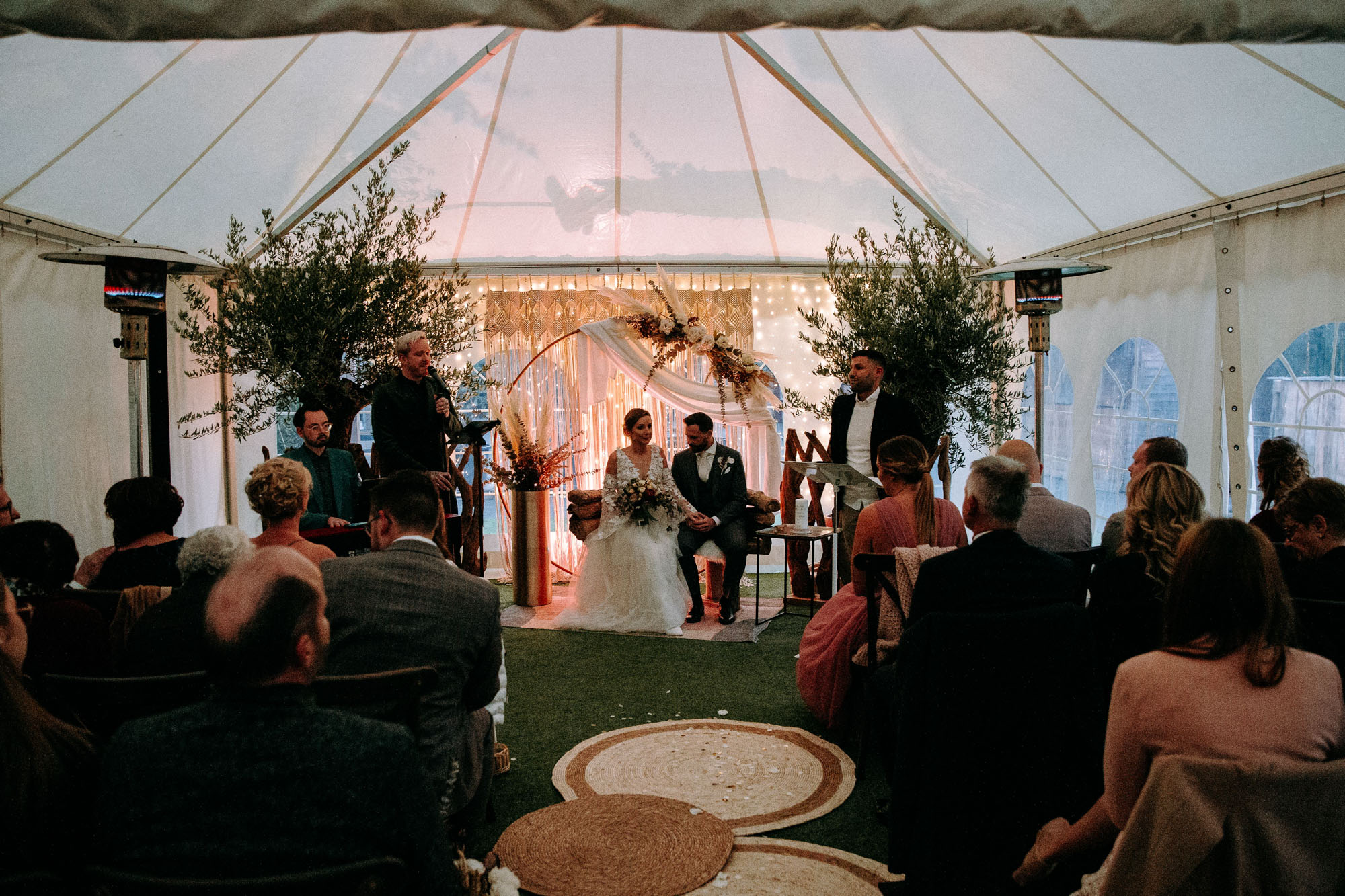 UNIQUE in Dietzenbach ist eine moderne Hochzeitslocation nahe Frankfurt – mit Garten, freier Trauung, Stretchzelt, Catering & Deko